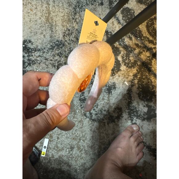 Studio selection, spa headband, wrap, scarf brushes, claw clips and more - Picture 12 of 16